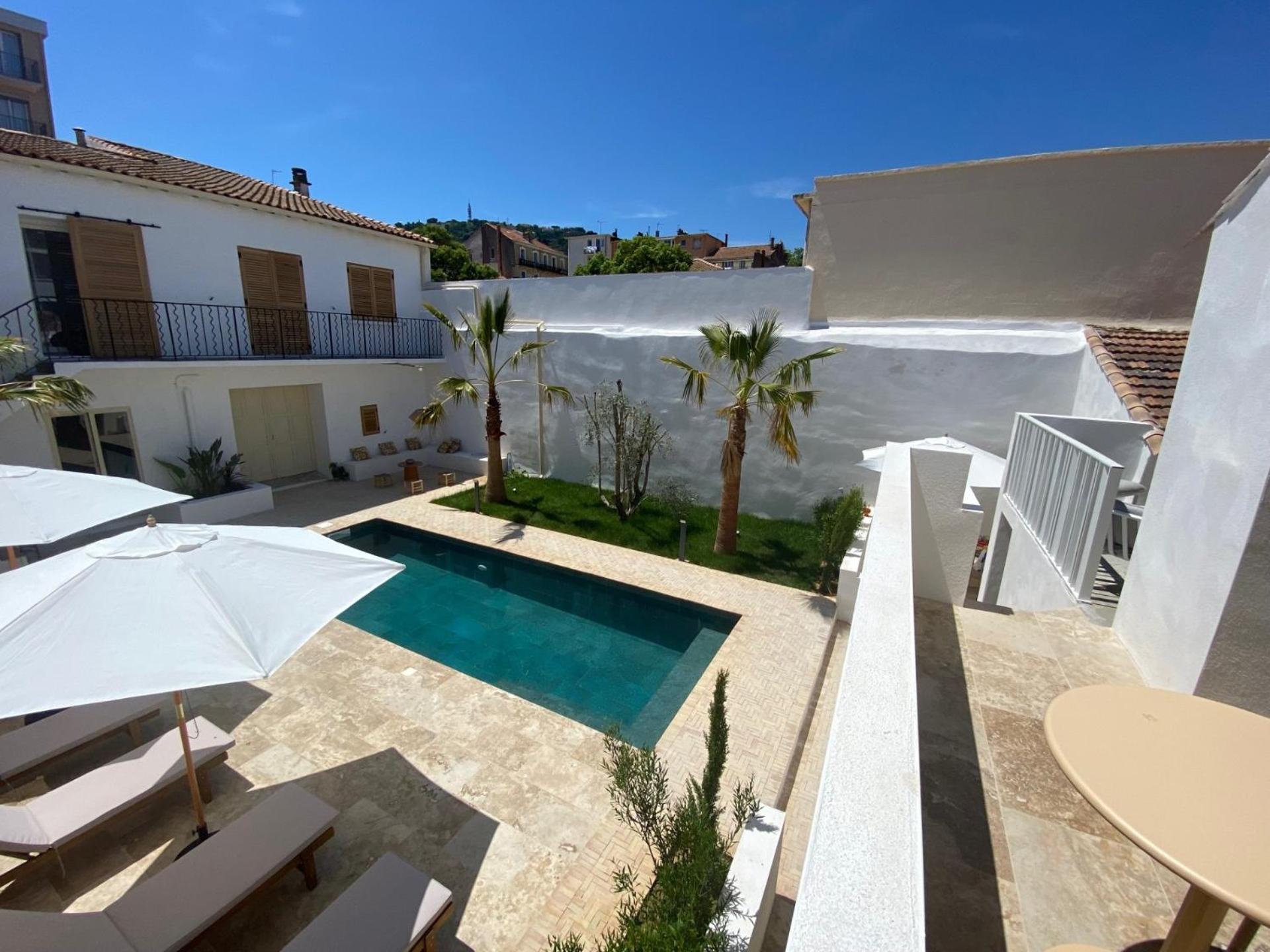 La Maison De Ville - Piscine - Spa Sete Bagian luar foto